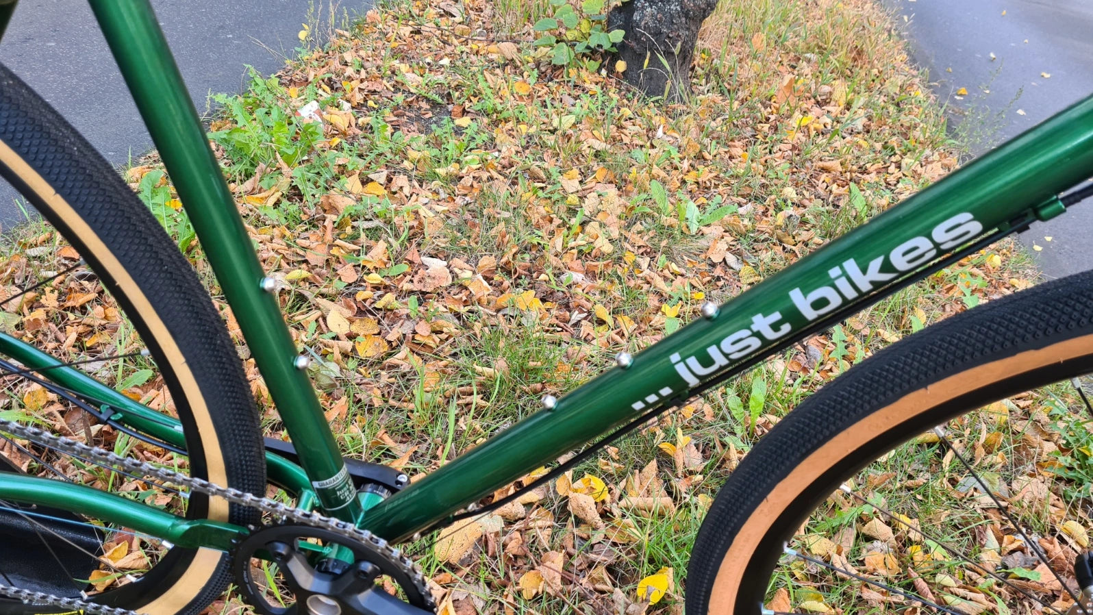 JUST BIKES JB06 GRAVEL BIKE WITH SHIMANO GRX-600 British Racing Green