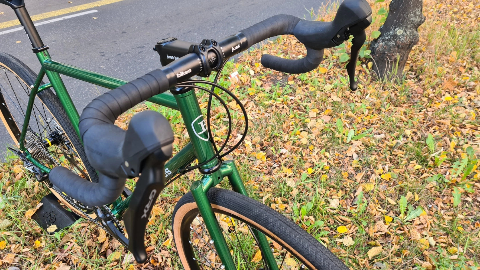 JUST BIKES JB06 GRAVEL BIKE WITH SHIMANO GRX-600 British Racing Green