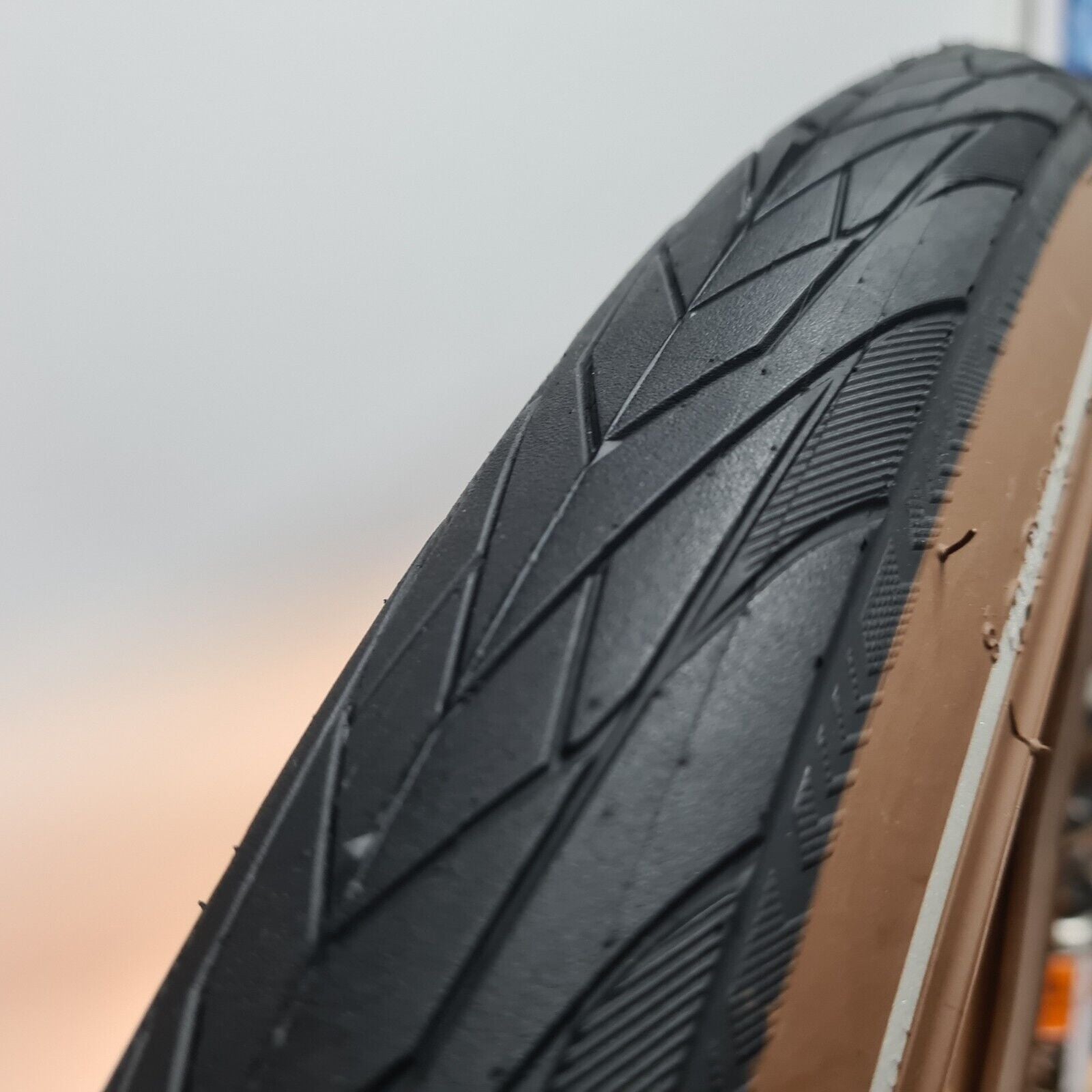 28 inch Chaoyang tire Kestrel City 47-622 5 mm puncture protection Black Brown TOP