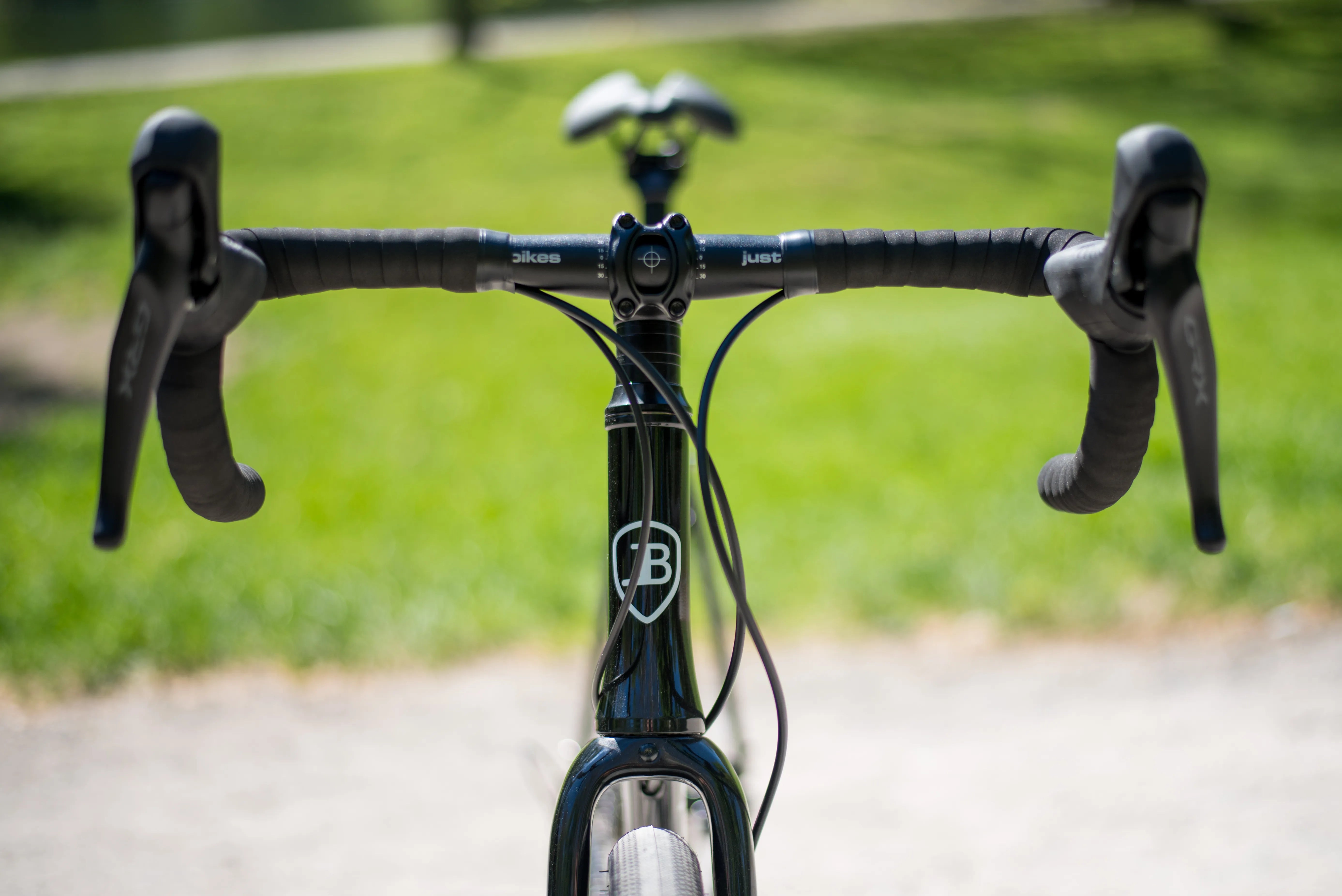 JUST BIKES JB04 GRAVEL BIKE MIT SHIMANO GRX-610/820 1x12 oder 2x12 Schwarz