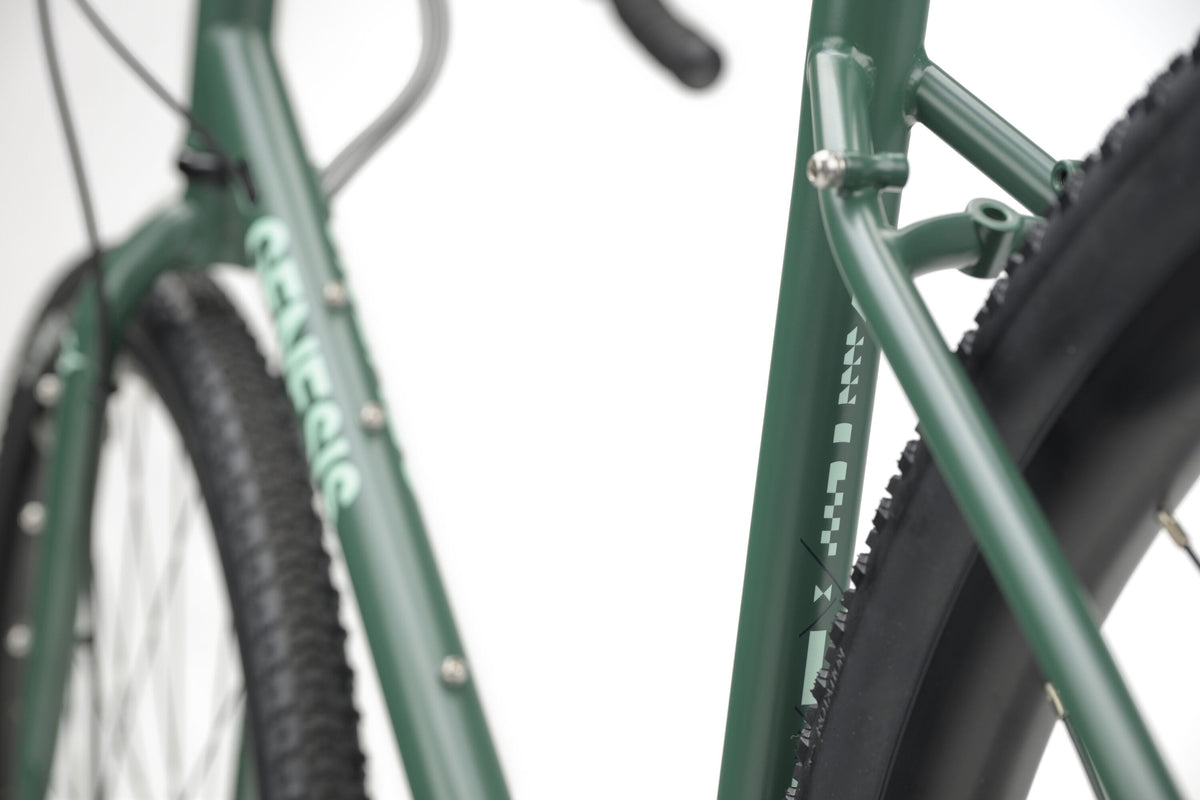 Genesis Croix De Fer 20 Reynolds 725 CrMo Stahlrohrsatz Gravel Bike Shimano Cues 2x10 Diana Moss