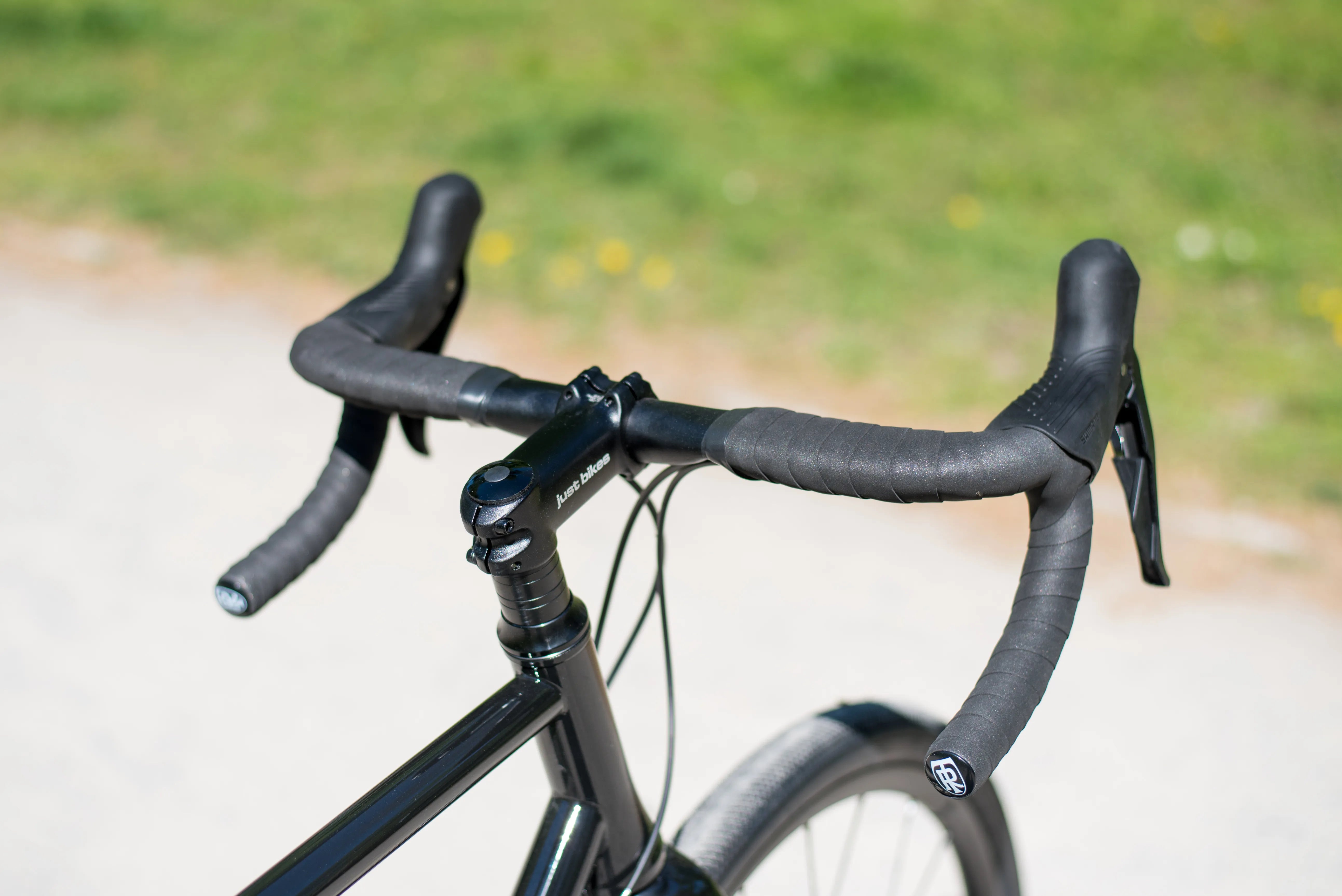 JUST BIKES JB04 GRAVEL BIKE MIT SHIMANO GRX-610/820 1x12 oder 2x12 Schwarz