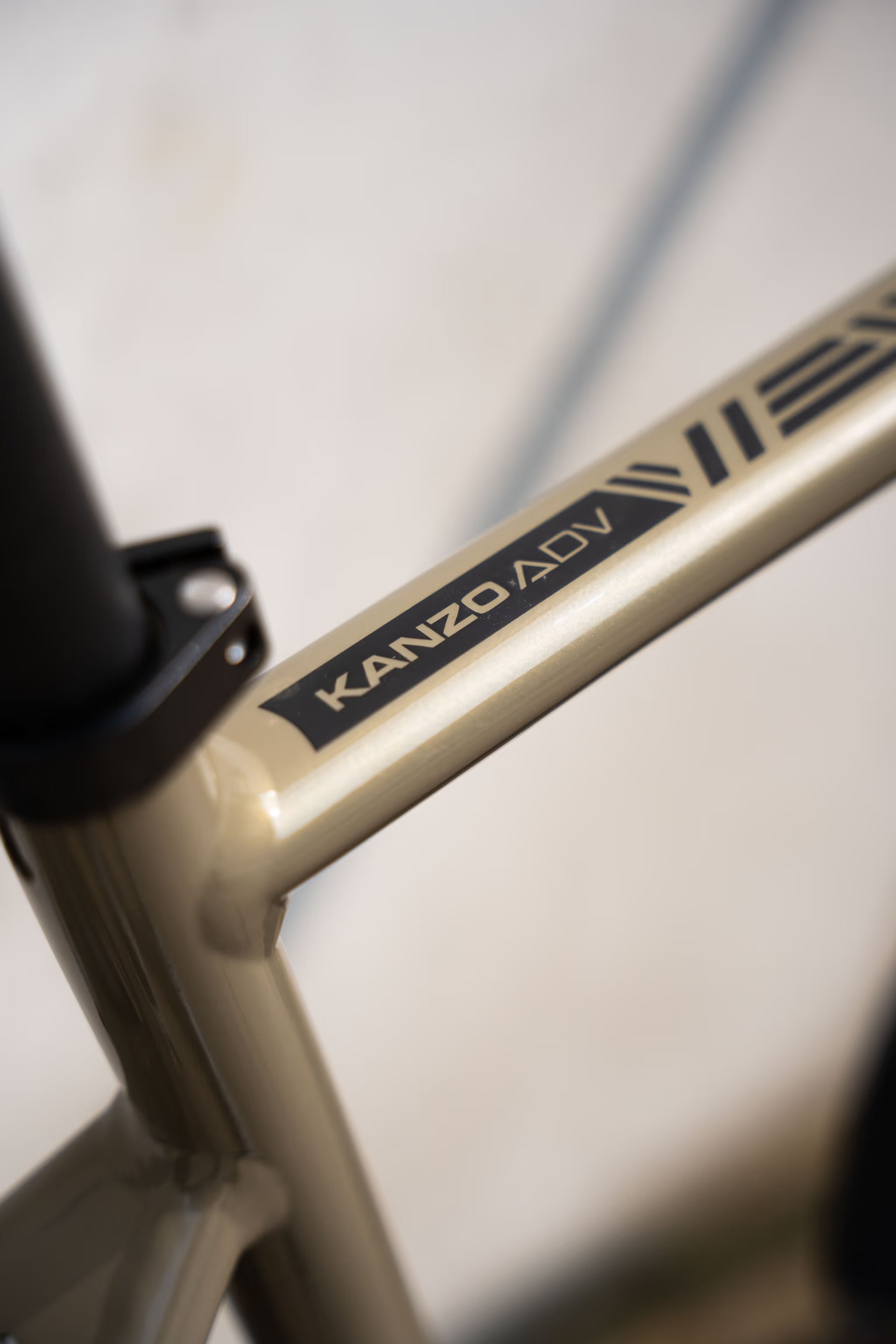 Ridley Kanzo Adventure Alu EQ Gravelbike Shimano GRX-400 Black DT Swiss G1800 Nabendynamo