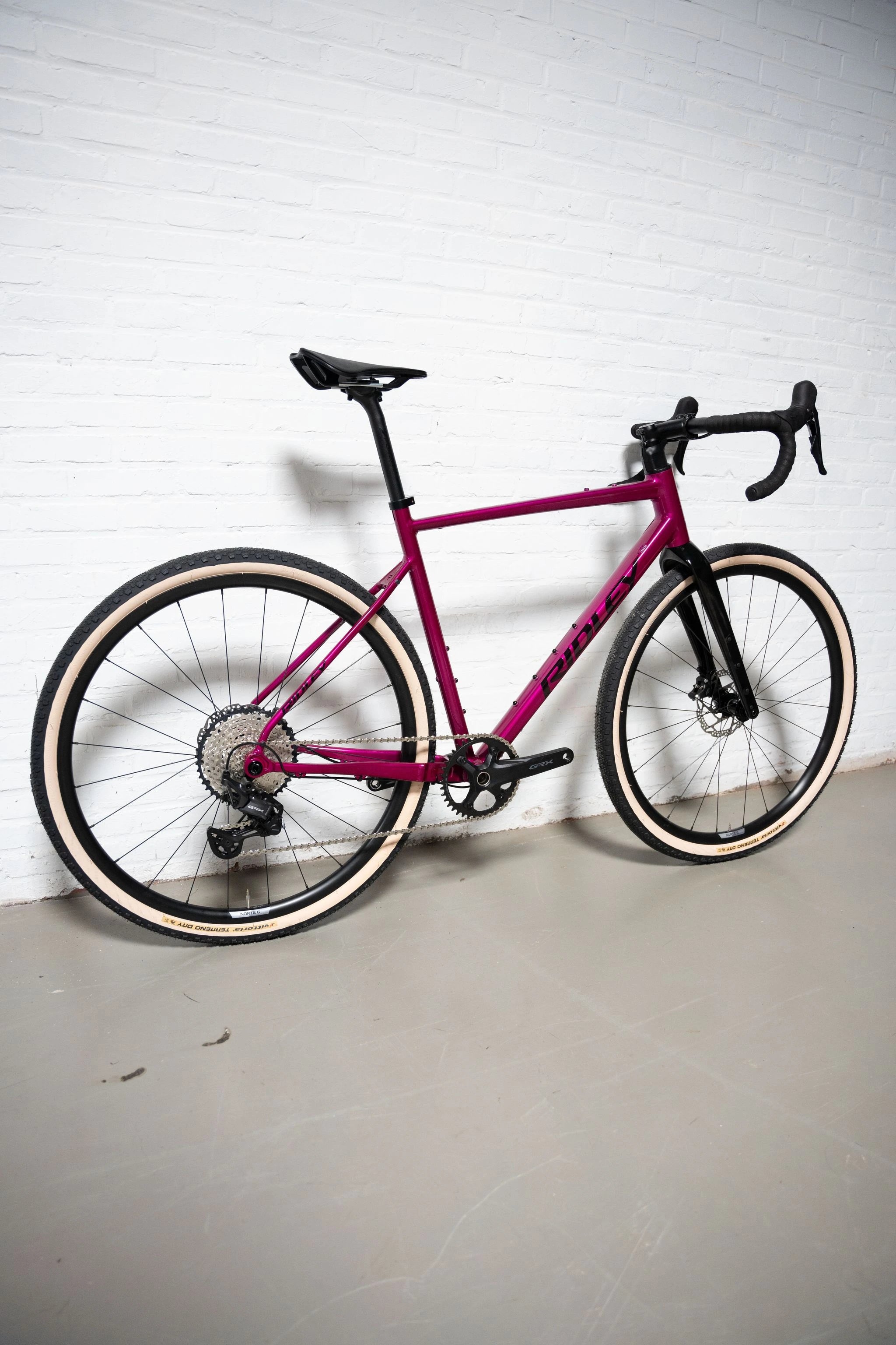 Ridley Kanzo Adventure Alu Gravelbike Shimano GRX-400 2x10 Jazzberry Jam Metallic/Black