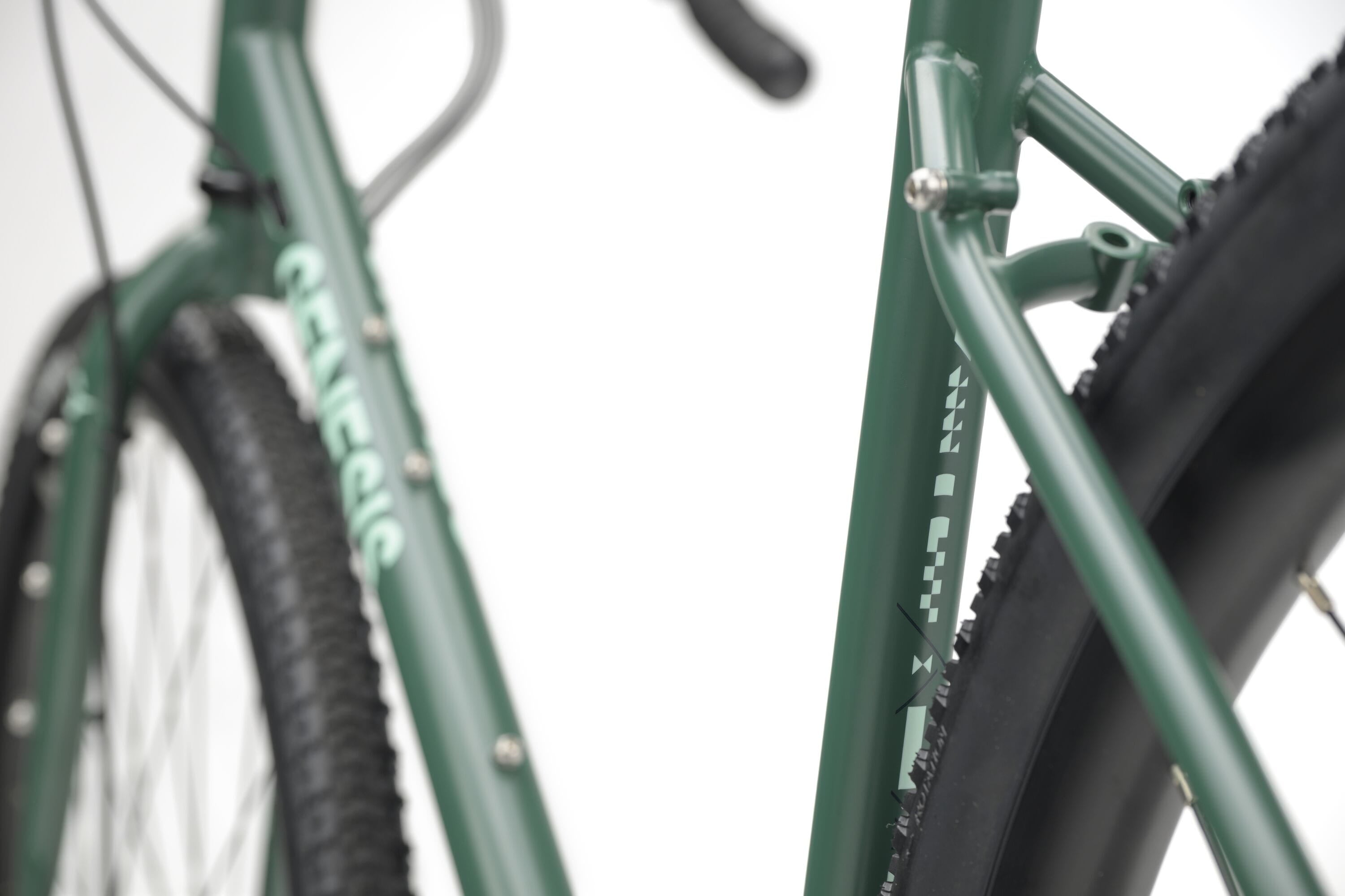 Genesis Croix De Fer 20 Reynolds 725 CrMo Stahlrohrsatz Gravel Bike Shimano Cues 2x10 Diana Moss
